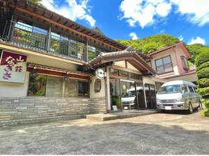 「山荘　なぎさ」の創業400余年を誇る豆腐料理が好評の老舗旅館。