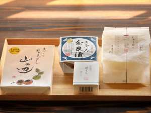 奈良の美味いもんセット　写真の柿の葉寿司・奈良漬は2名様分　日により他店同等品となる場合がございます