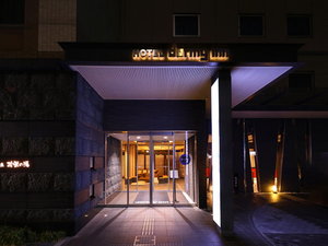 「天然温泉　花蛍の湯　ドーミーインＰＲＥＭＩＵＭ京都駅前」の◆ホテル玄関