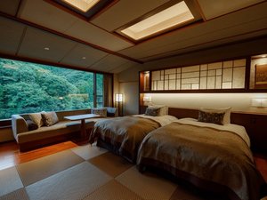 曙プレミアム：琉球畳の上にベッドを設えた和モダンな客室。2023年7月21日リニューアルオープン。