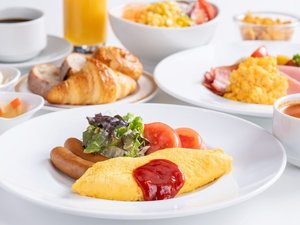 【朝食_05】信州料理、松本の地元料理を多数取り入れたブッフェは、毎朝6時30分～10時00分。