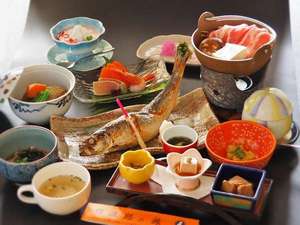 自慢の逸品ニシン姿焼き魚　夕食一例（スタンダード・ファミリープラン料理選択）