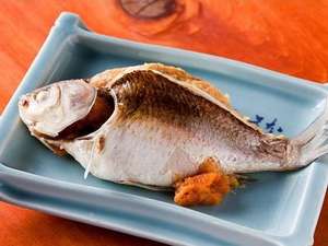 琵琶湖の味覚、素材を大切にした素朴で味わい深い鮒の味噌蒸し。