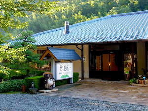 「旅館　竹屋敷」の【外観】当館は香川県で唯一の数寄屋造りの平屋建ての純和風旅館です。