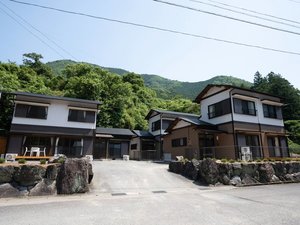 「溯渓寮」の左からA棟・B棟・C棟