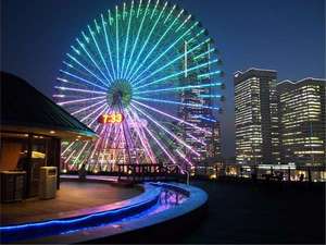 「横浜みなとみらい　万葉倶楽部」の☆展望足湯庭園☆大観覧車が目の前のロケーション。みなとみらいの夜景をひとり占め！