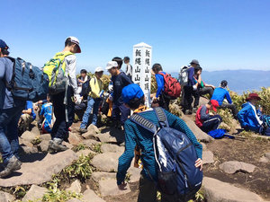 ・【飯縄山】コースが選べるので初心者にも登りやすい山です、山頂から見える景色は美しいですよ！
