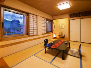 ■和室１２畳■裸足でゆったりゴロゴロできるのんびり空間。横浜が誇る極上の夜景を
