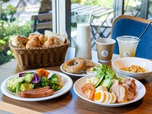 【朝食付きプラン】1階　＆Here　Cafeにてご用意しております。