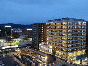 「ピアッツァホテル奈良　PIAZZA　HOTEL　NARA」のホテル外観夜