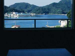 柴山港が見えるお部屋。漁船の行き来をながめたり～