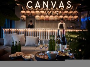 「ザ　ロイヤルパーク　キャンバス　銀座コリドー」の2階にはCANVAS LOUNGE produced by P.C.M.がございます。