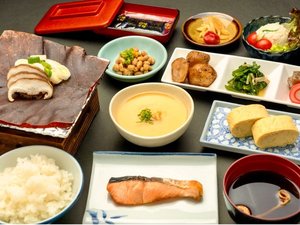 もちろん、ご飯のおかわり承ってます。（お釜が空になるまででご容赦下さい）