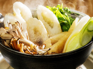 【夕食イメージ】秋田の郷土料理「きりたんぽ鍋」。白神舞茸をはじめ地野菜や山菜の旨味溢れる人気料理。