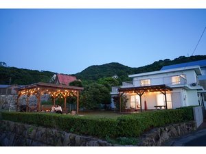 「Ｓｅａ　Ｓｉｄｅ　Ｖｉｌｌａ　ＫＡＭＡＮＯ」の波の音を聞きながら広い庭で焚火、BBQを楽しめます^^