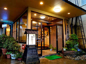 「旅館　三之亟湯（さんのじょうゆ）」の・JR中山平温泉駅から徒歩約5分の温泉旅館です