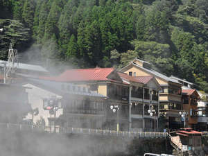 「旅館　やまがや」の杖立温泉にたたずむ旅館やまがや