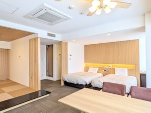 5階和洋室　ベッド2台と3名様まで就寝可能な和室をご用意。和室は琉球畳です。