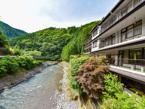 「龍神小又川温泉　美人亭」の*【外観】龍神村の豊かな自然を感じられる温泉宿。