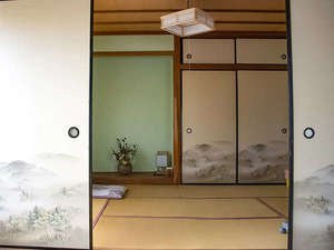 ・＜客室一例＞日本家屋特有の風情を感じる和室のお部屋です
