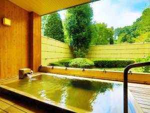 【露天風呂】　那須の朝の爽やかな空の下でゆったりと。