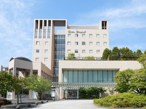 「湯田温泉　セントコア山口」の地域の皆様からも愛される、綺麗で清潔感のあるホテル。温かくお出迎えをさせていただきます。