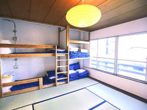 ・【KYAGATAKE】2段ベッド1組・布団4組を完備。最大6名宿泊可能