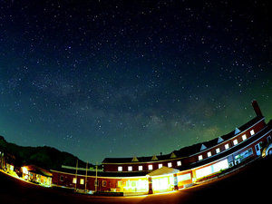 「宙の森ホテル　花郷里」のようこそ、満点の星空のもとで過ごすホテル花郷里へ