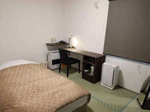 【エアコン無・扇風機対応】和風シングル（禁煙）は畳のお部屋にベッドを設置。