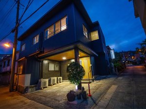 「萬力屋別館」の夜　外観