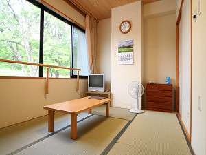 和室６畳・・天気のいい日には『駒ケ岳』がみえます！！