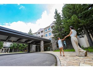 「EN　RESORT　Grandeco　Hotel（エンリゾート　グランデコホテル）」の【外観】グリーンシーズンのグランデコ