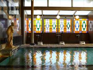 ■湯量豊富　レトロな雰囲気の男性大浴場　