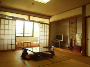 *【部屋】和室10畳/窓からは妙高山の美しい景色が楽しめます。