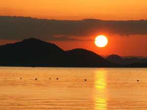 ◆美しい夕日は島の魅力のひとつです！