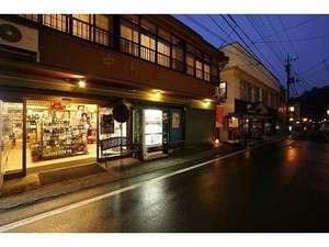 「地酒の宿　中村屋」の当館の酒店を兼ねたお宿（温泉街より）