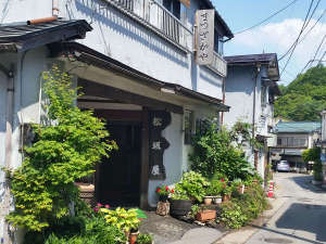 「松坂屋旅館」の松坂屋旅館は湯畑まで徒歩5分。観光に大変便利です！