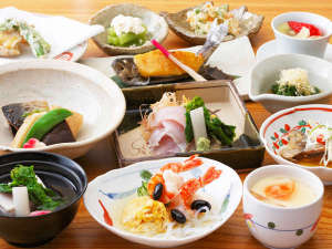 *食事一例／クチコミ好評価！川魚、肉、野菜と地元の食材中心の手作りの懐石料理をご用意致します。