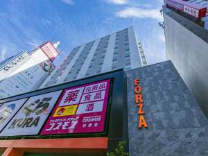 「FORZA　ホテルフォルツァ大阪なんば道頓堀」の観光名所「道頓堀グリコサイン」より徒歩約2分のロケーション。ビジネスに観光にも便利なホテルです。