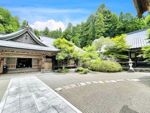 「高野山　宿坊　宝城院」のエントランス一例