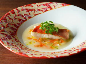 【夕食】食で旅する伊豆半島、和洋折衷コース“Shiranami(白波）”の料理例