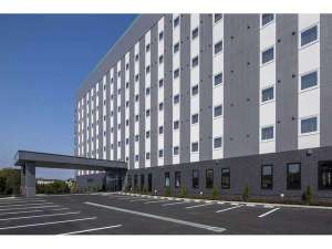 「ホテルルートイン木更津」の駐車場はたっぷり142台分確保しております。