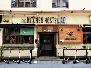 「ＴＨＥ　ＫＩＴＣＨＥＮ　ＨＯＳＴＥＬ　ＡＯ」のレンタル電動キックボード