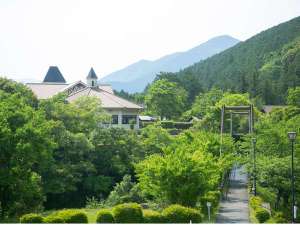 「奥伊勢フォレストピア　宮川山荘」の森の中のホテル