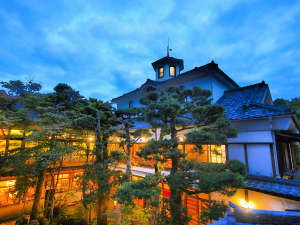 「伊豆修善寺温泉　新井旅館」の明治14年に建てられた歴史ある当館のシンボルです。