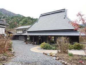 「京都ミヤマシキテイ」の主屋とハナレがございます。