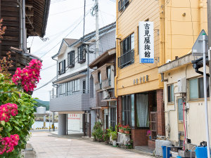 「吉見屋旅館」の*【外観】100年近く代々続く当旅館。以前は木造3階建てでしたが、現在は改装し、趣き溢れる建物です。