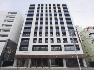 「ホテルウィングインターナショナル札幌すすきの」の【外観】札幌の繁華街「すすきの」に位置し、地下鉄「すすきの」駅より徒歩6分の好立地。