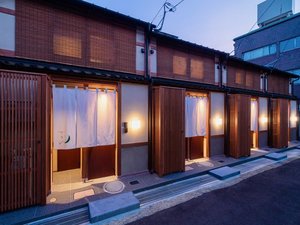 「町家レジデンスイン　かがび」のそれぞれ異なる金沢の伝統工芸をテーマにした４連棟町家「かがび」のうちの1棟。