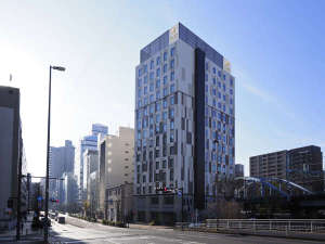 「ファーイーストビレッジホテル横浜」の桜木町駅、馬車道駅、関内駅から徒歩約５分、みなとみらい、横浜スタジアム、徒歩圏内と便利なアクセス。